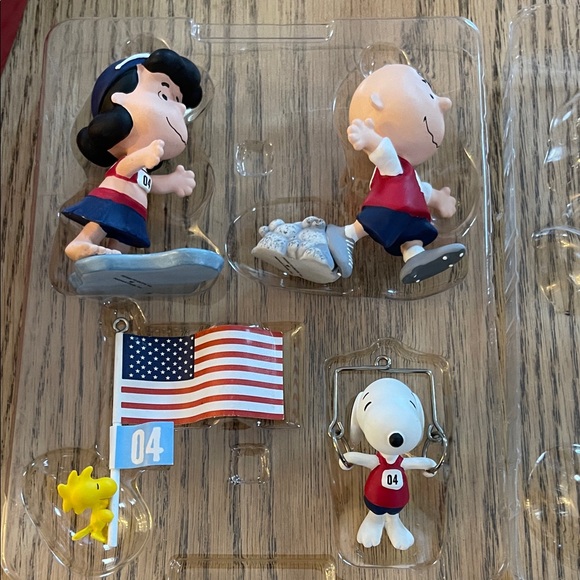 Hallmark The Peanuts Games Ornament Set And Wendy’s Collectible Snoopy - Picture 3 of 5